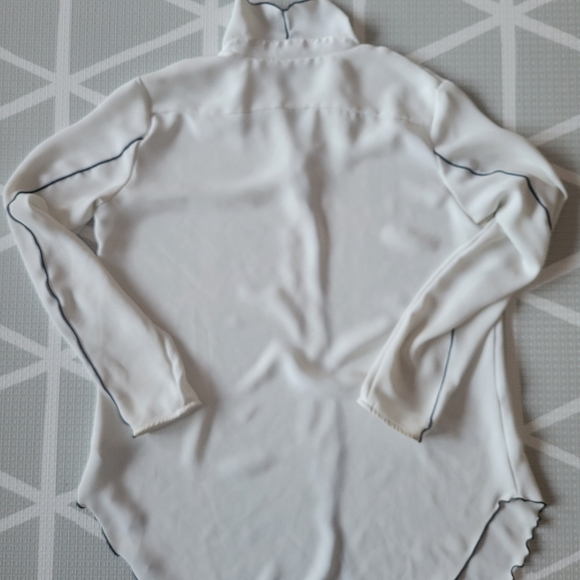 Babaton Blouse W/ Contrast Detail - Picture 2 of 2